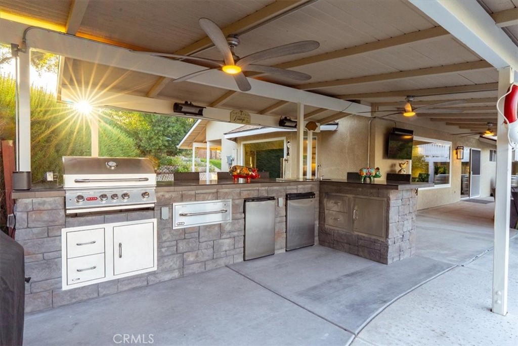 889 W 4th Street