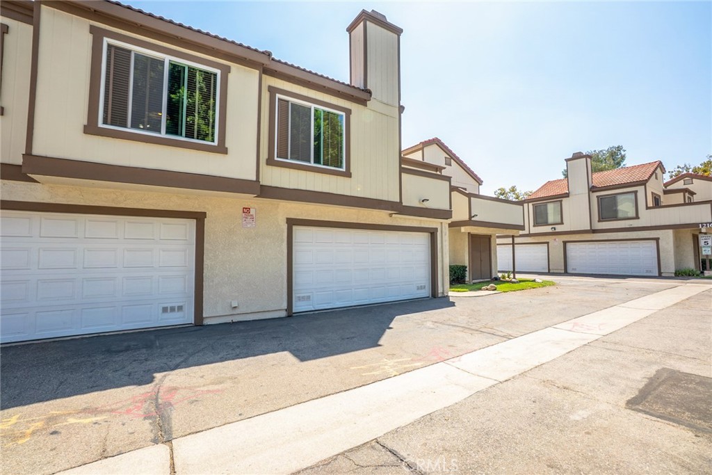 1214 S Cypress Avenue G