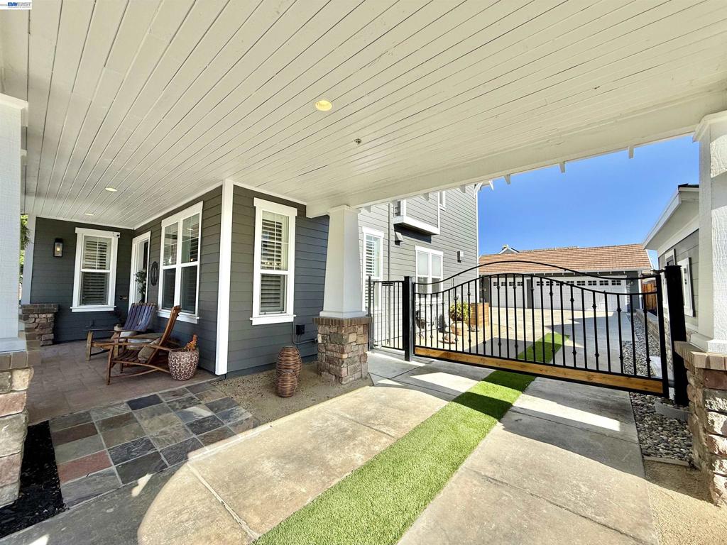 2942 San Minete Dr