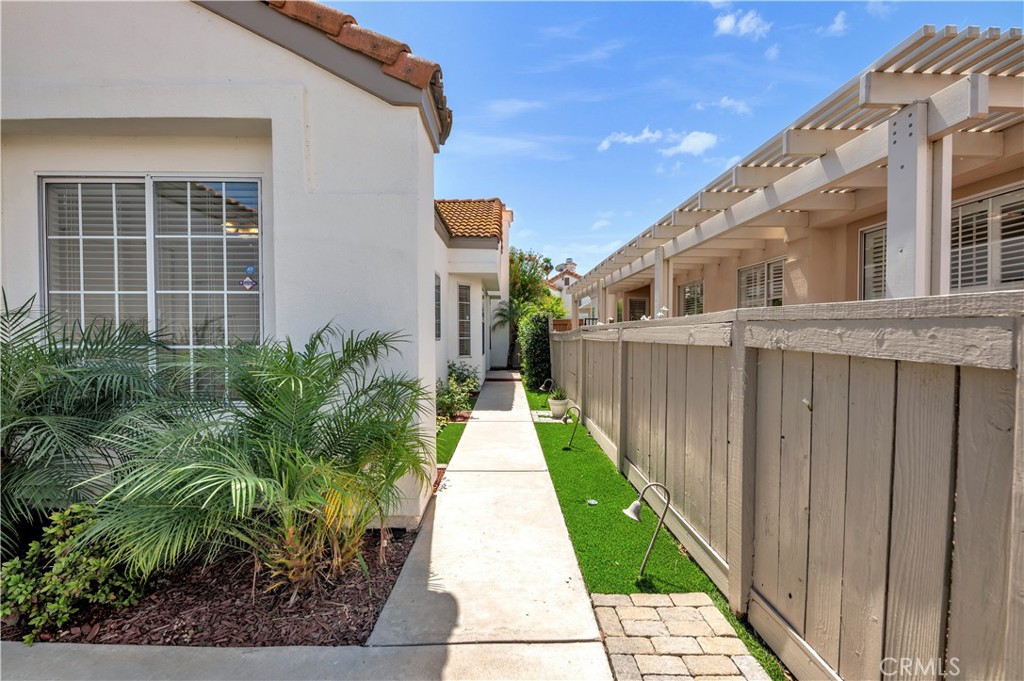 28021 Palm Villa