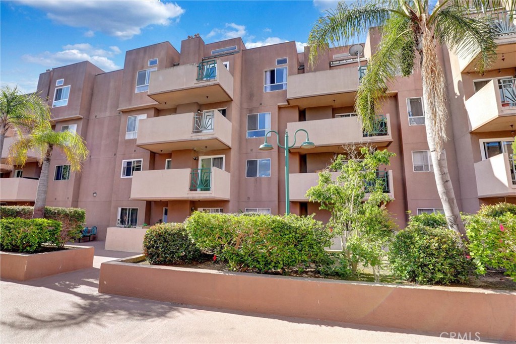 450 E 4th Street 337