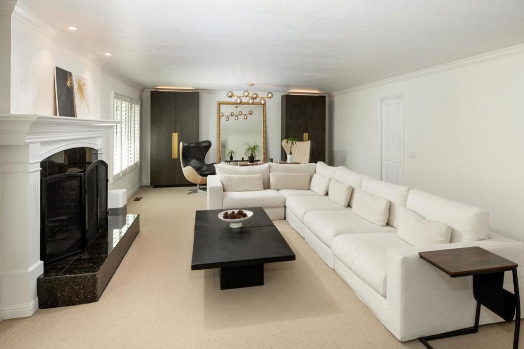 25 Corto Lane
