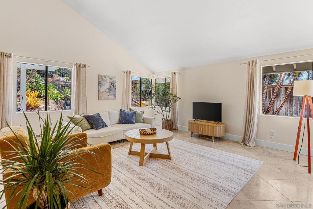 1141 Cerro Largo Dr