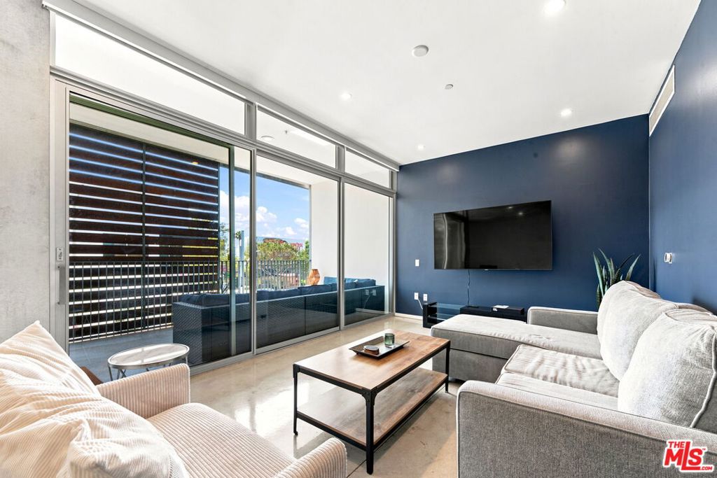 901 Hancock Avenue 201
