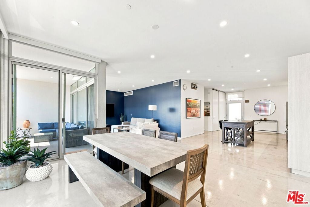 901 Hancock Avenue 201