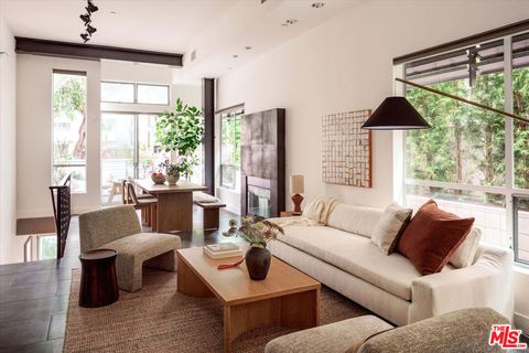 Photo of 852 10th Street #1, Santa Monica, CA 90403 (MLS # 25600695)