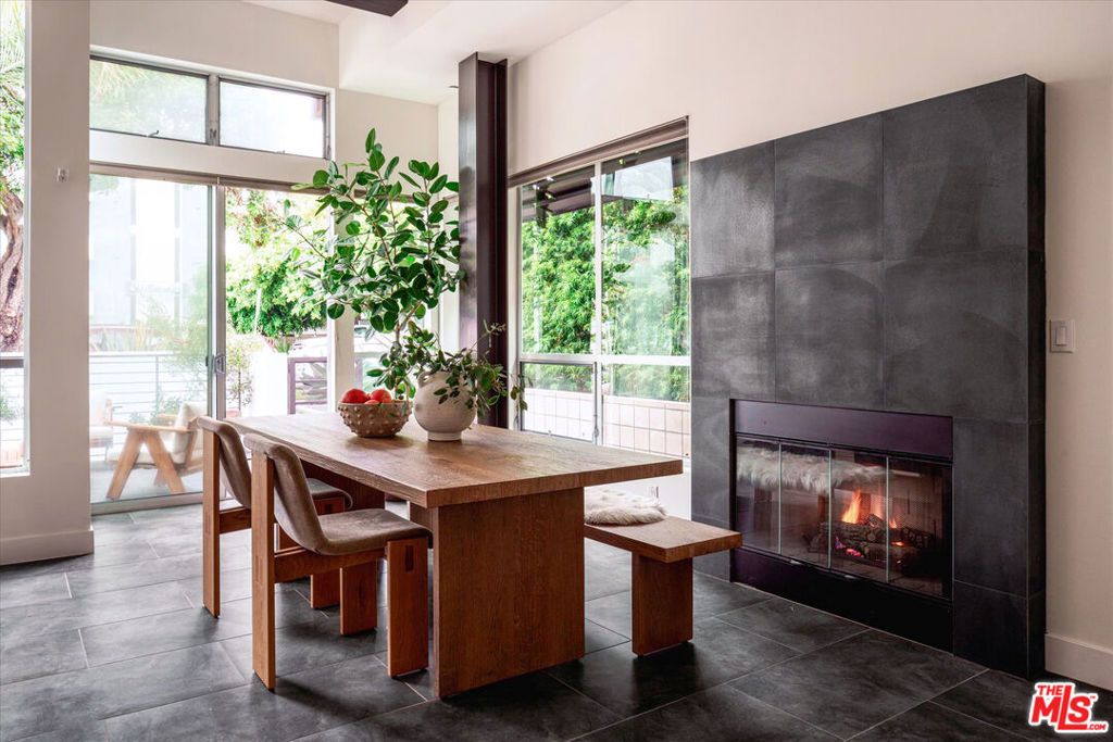 Photo of 852 10th Street #1, Santa Monica, CA 90403 (MLS # 25600695)