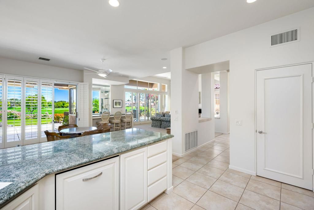 listing image 130727543322402460382