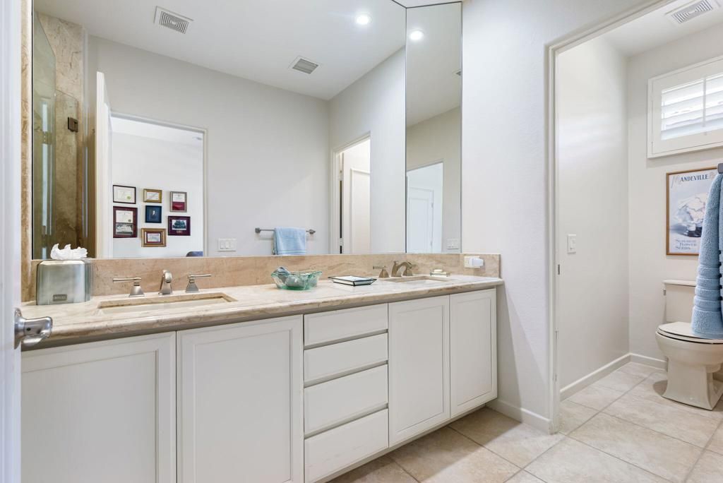 listing image 130726448095545966575