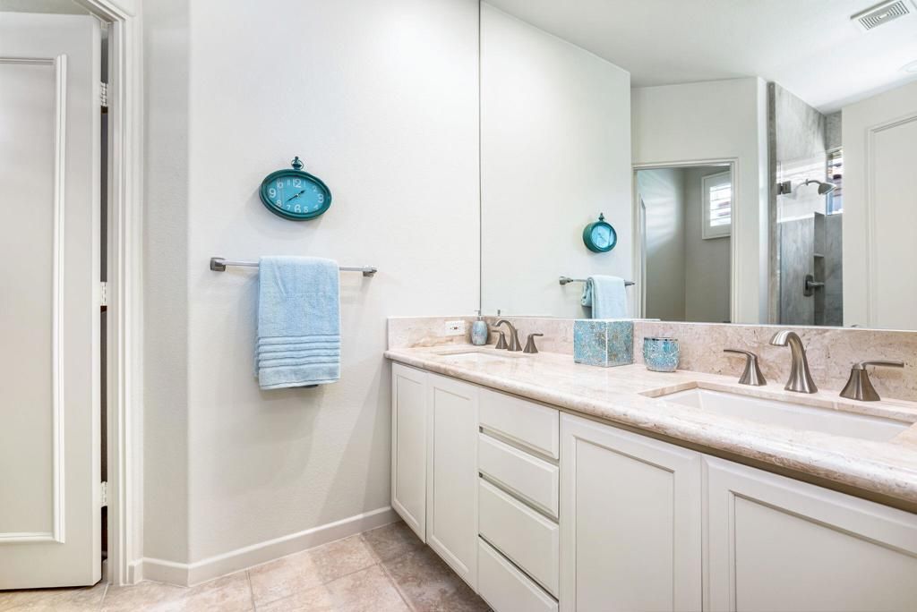 listing image 130727731422456412504