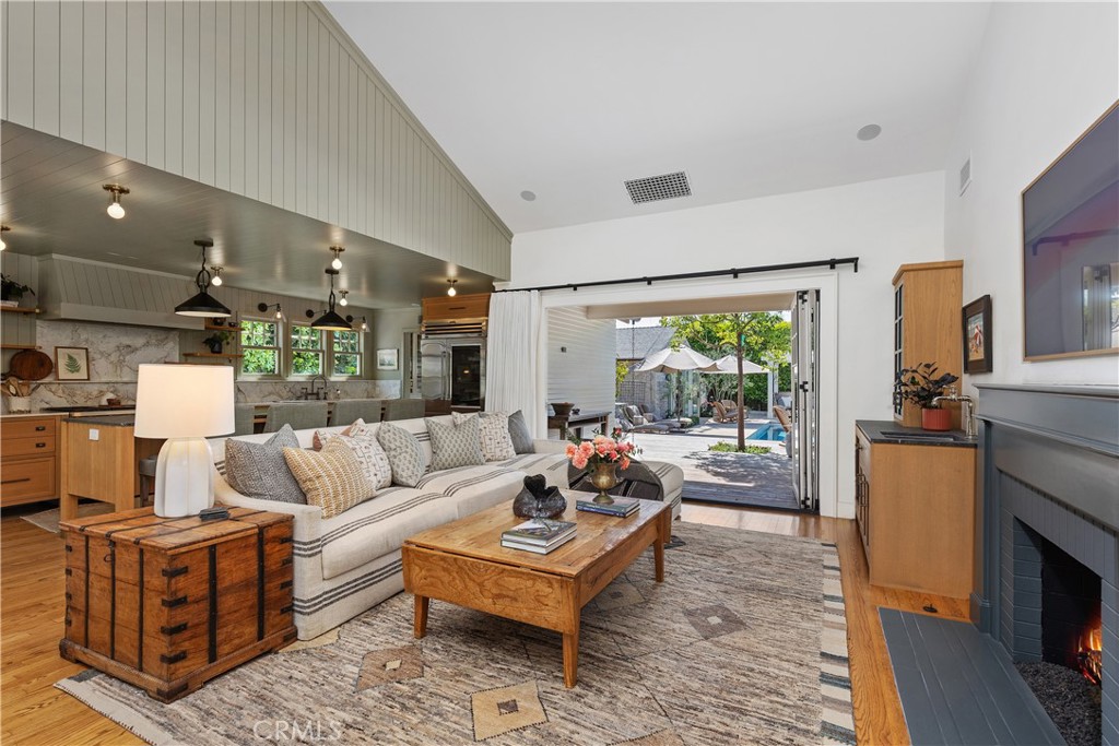 2316 North Flower Street