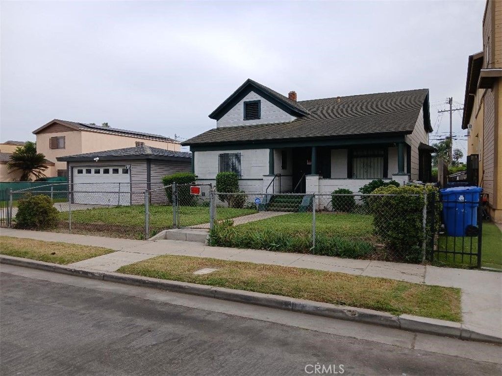 Photo of 940 W 78th St, Los Angeles, CA 90044 (MLS # PW26080739)