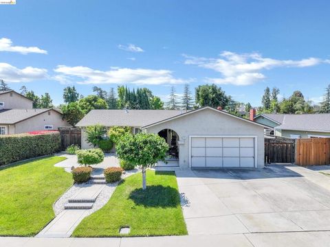 Photo of 2816 Petar Pl PL, Antioch, CA 94509 (MLS # 41133926)
