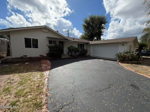Photo of 22344 Cantara Street, Canoga Park, CA 91304 (MLS # 226005130)