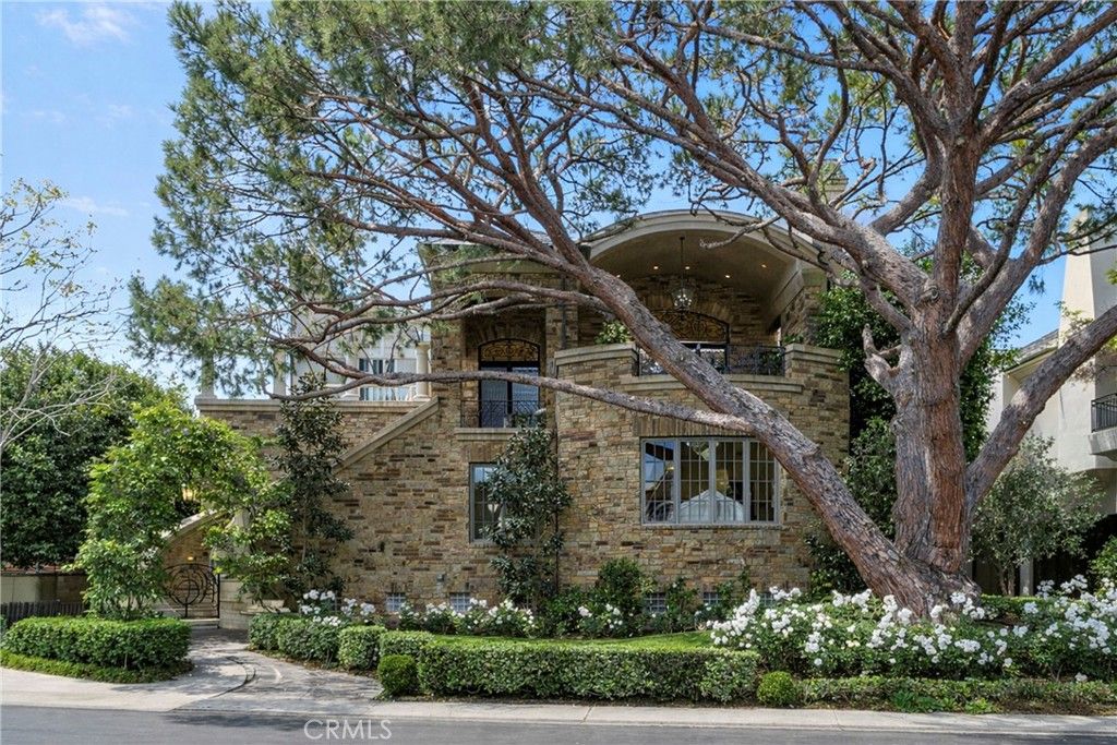 Photo of 15 Smithcliffs Rd, Laguna Beach, CA 92651 (MLS # NP26084813)