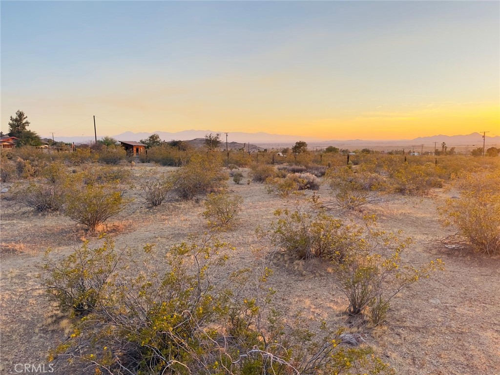 Incredible 1-Acre Lot with Utilities & City Light Views – Apple Valley, CA!
Don't miss this rare opportunity to own a flat and buildable 43,560 sqft lot (1 acre) in one of the most sought-after areas of Apple Valley! This parcel is the perfect setting for your custom home, vacation retreat, or long-term investment.
Enjoy stunning panoramic views of the city lights at night and the beautiful desert landscape by day. Located in a peaceful residential area, the property comes with water and electricity already available at the street, making the building process much more convenient and cost-effective.
Just minutes away from top-rated schools, major shopping centers, dining options, and everyday services, this location blends tranquility with easy access to town. Plus, it's only a short drive to Highway 18 for commuting or travel.
With newer homes nearby, this area continues to grow in value—don't wait to secure your spot in this thriving high desert community.
Zoned for residential use, and with plenty of space for a house, garage, workshop, garden, or even animals—this land is truly a blank canvas with endless potential.