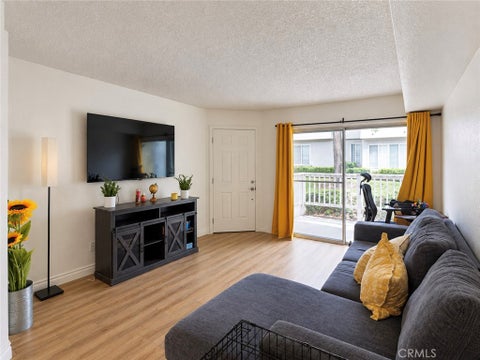 Photo of 182 W Walnut AVE #B, Rialto, CA 92376 (MLS # DW26227599)