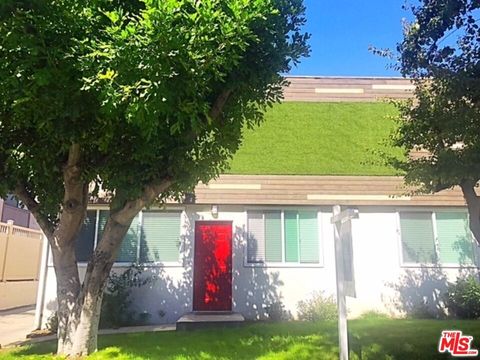Photo of 451 IVY Street #D, Glendale, CA 91204 (MLS # 25613339) Photo of 451 IVY Street #D, Glendale, CA 91204 (MLS # 25613339)