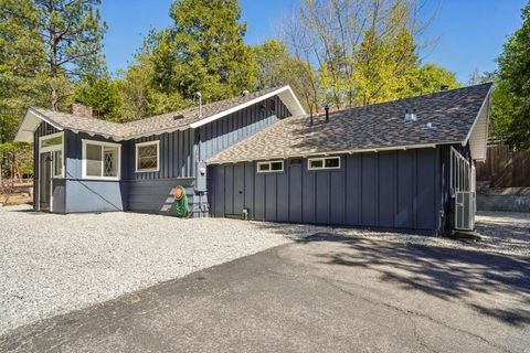 Photo of 54025 Strawberry Valley Drive, Idyllwild, CA 92549 (MLS # 219146576DA)