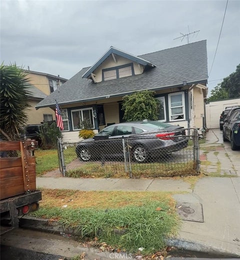 Photo of 609 W 52nd St, Los Angeles, CA 90037 (MLS # DW26214010)