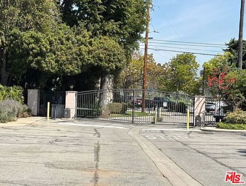 Photo of 245 S Barrington Avenue #D1, Los Angeles, CA 90049 (MLS # 26654805)