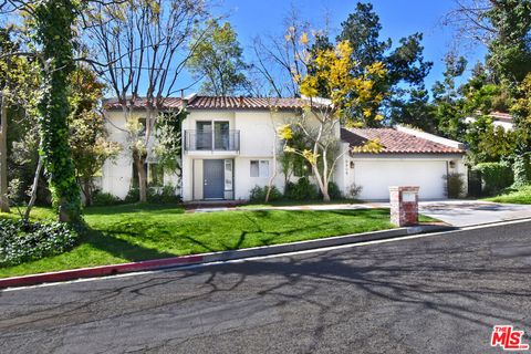 Photo of 9908 Lancer Court, Beverly Hills, CA 90210 (MLS # 26835701)