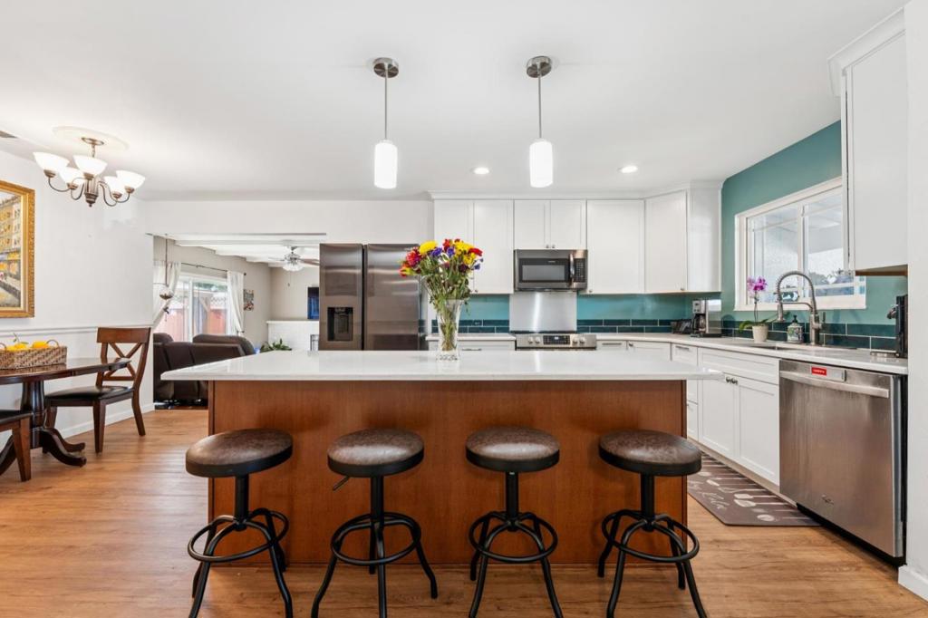 3130 Raleigh Court