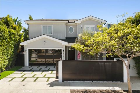 Photo of 6336 Lindenhurst Avenue, Los Angeles, CA 90048 (MLS # NP26015250)