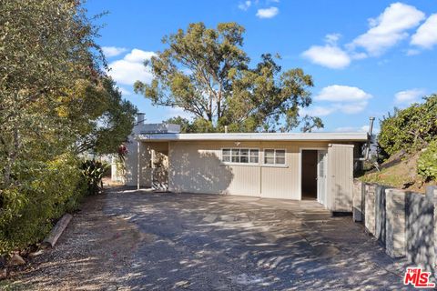Photo of 3124 Goodview Trail, Los Angeles, CA 90068 (MLS # 25623683)