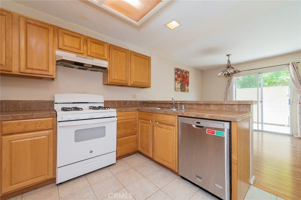 107 Oxford 34, Irvine CA 92612