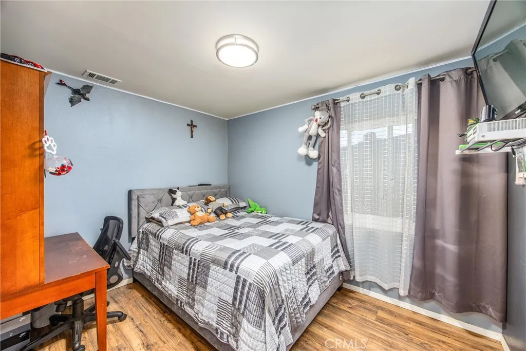 Corona, California 92882, United States, 4 Bedrooms Bedrooms, ,2 BathroomsBathrooms,Residential,Pending,213775