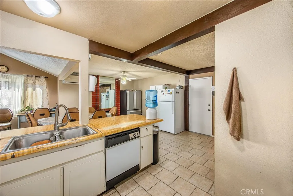 Corona, California 92882, United States, 4 Bedrooms Bedrooms, ,2 BathroomsBathrooms,Residential,Pending,213775