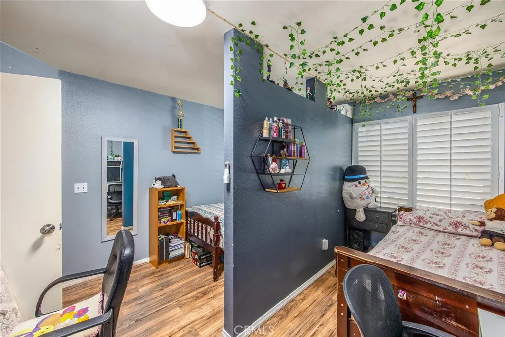 Corona, California 92882, United States, 4 Bedrooms Bedrooms, ,2 BathroomsBathrooms,Residential,Pending,213775