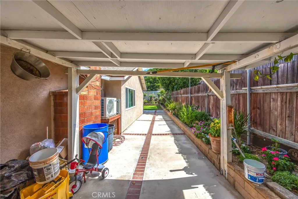 Corona, California 92882, United States, 4 Bedrooms Bedrooms, ,2 BathroomsBathrooms,Residential,Pending,213775