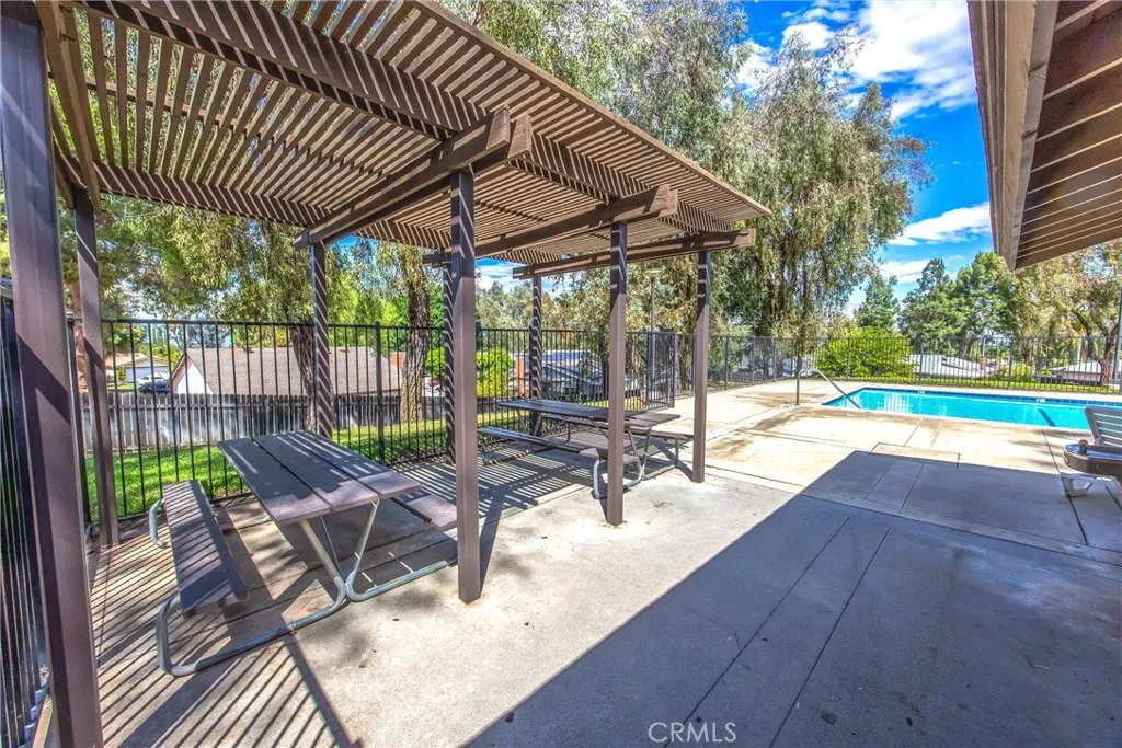 Corona, California 92882, United States, 4 Bedrooms Bedrooms, ,2 BathroomsBathrooms,Residential,Pending,213775