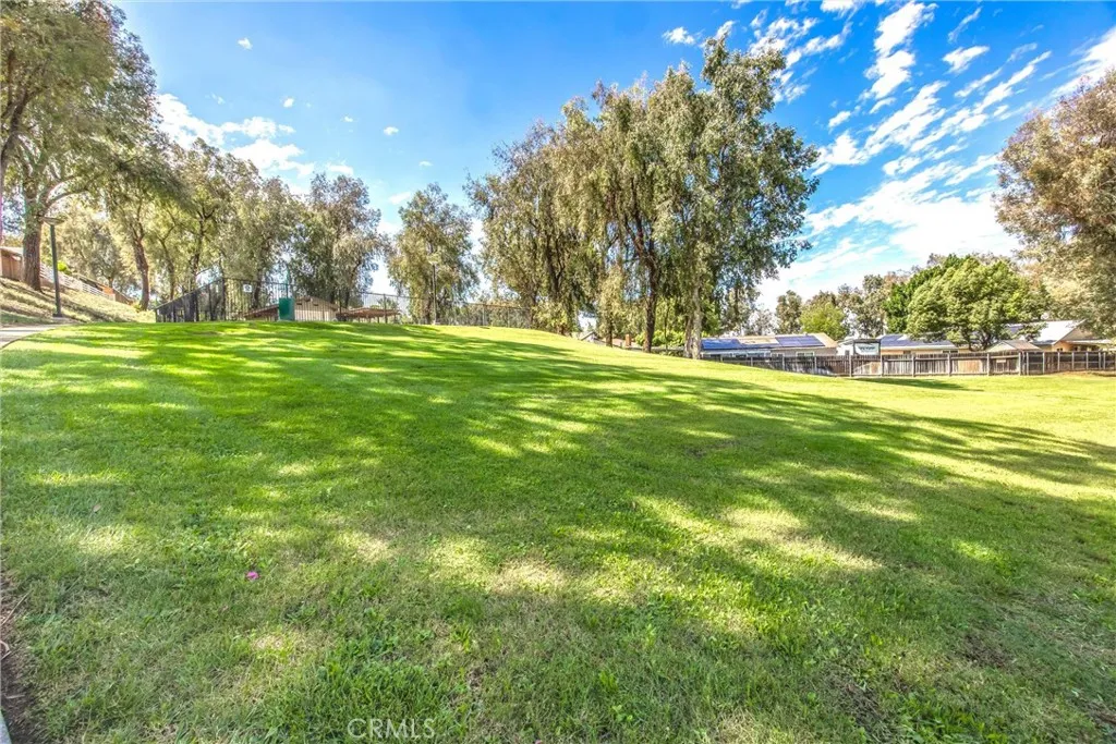 Corona, California 92882, United States, 4 Bedrooms Bedrooms, ,2 BathroomsBathrooms,Residential,Pending,213775