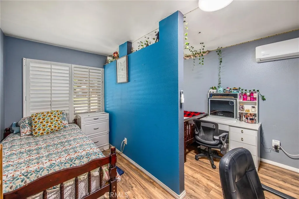 Corona, California 92882, United States, 4 Bedrooms Bedrooms, ,2 BathroomsBathrooms,Residential,Pending,213775