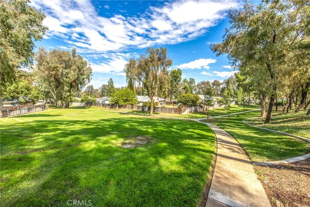 Corona, California 92882, United States, 4 Bedrooms Bedrooms, ,2 BathroomsBathrooms,Residential,Pending,213775