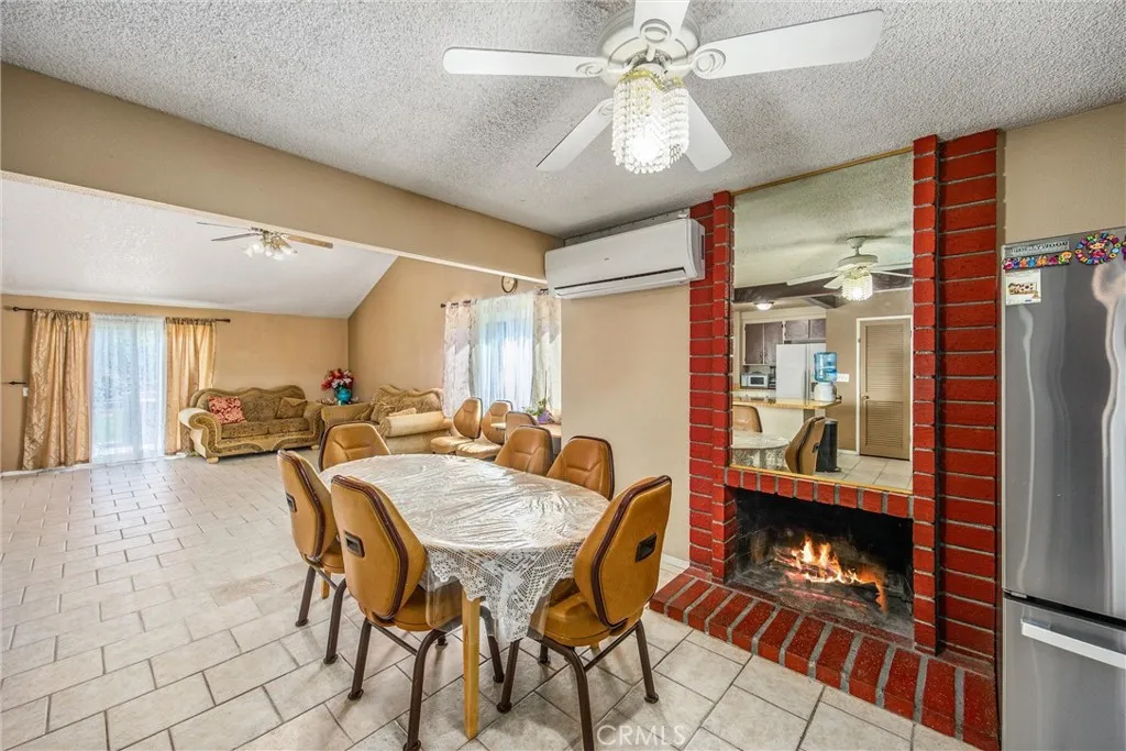 Corona, California 92882, United States, 4 Bedrooms Bedrooms, ,2 BathroomsBathrooms,Residential,Pending,213775