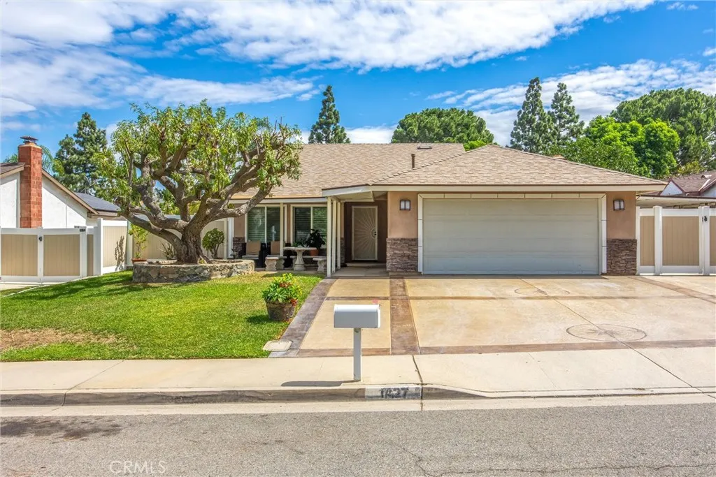 Corona, California 92882, United States, 4 Bedrooms Bedrooms, ,2 BathroomsBathrooms,Residential,Pending,213775