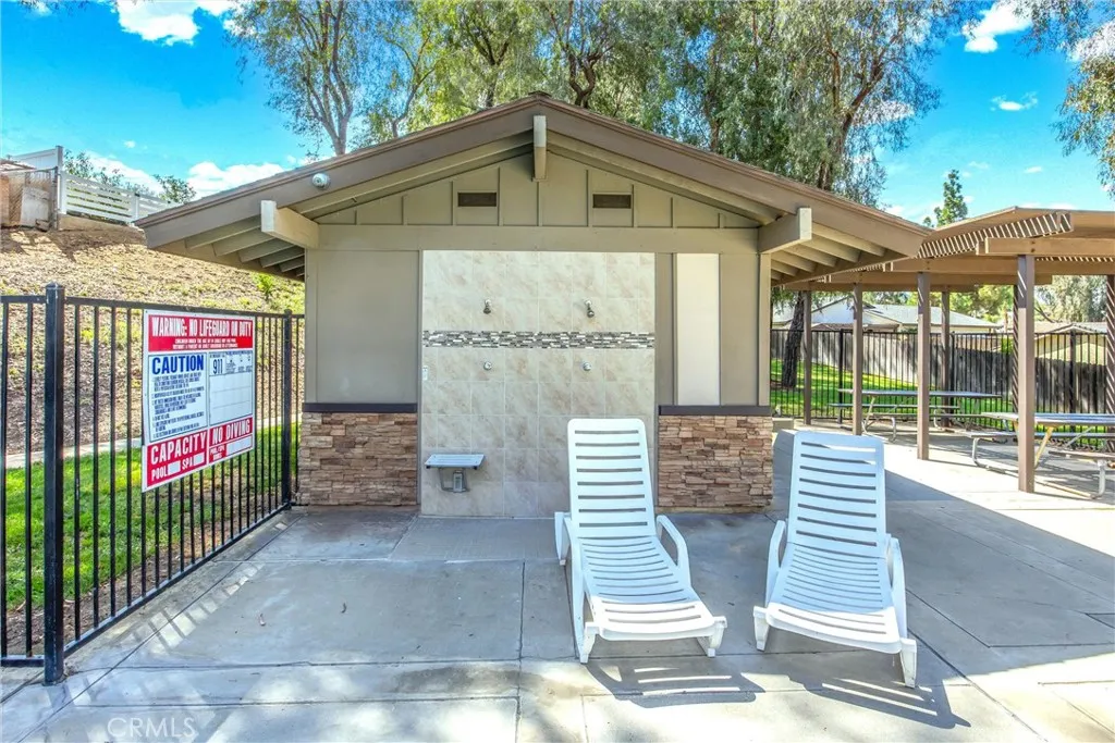 Corona, California 92882, United States, 4 Bedrooms Bedrooms, ,2 BathroomsBathrooms,Residential,Pending,213775