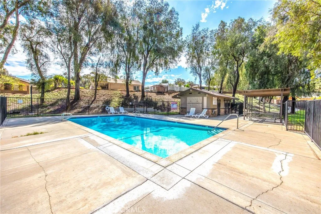 Corona, California 92882, United States, 4 Bedrooms Bedrooms, ,2 BathroomsBathrooms,Residential,Pending,213775