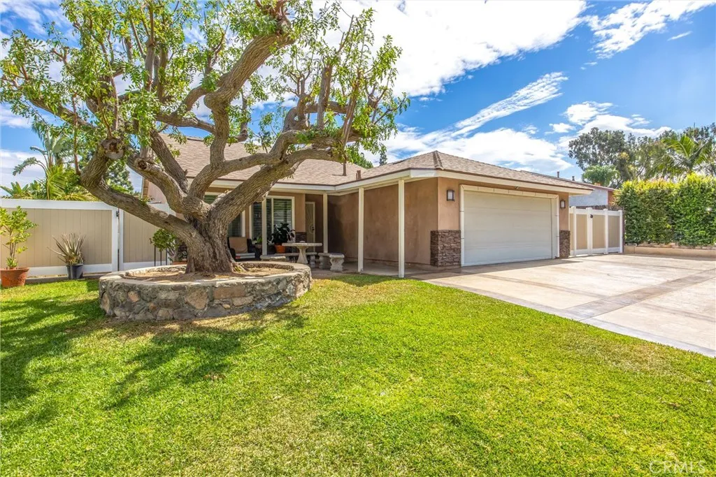 Corona, California 92882, United States, 4 Bedrooms Bedrooms, ,2 BathroomsBathrooms,Residential,Pending,213775