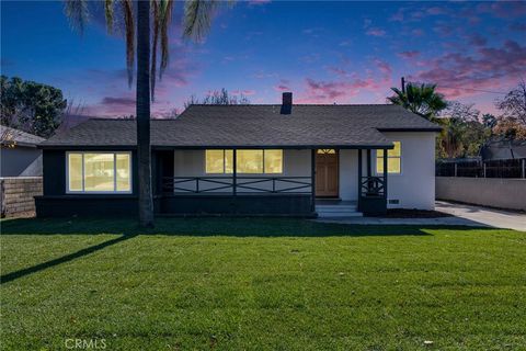 Photo of 871 W 29th Street, San Bernardino, CA 92405 (MLS # CV26004538)