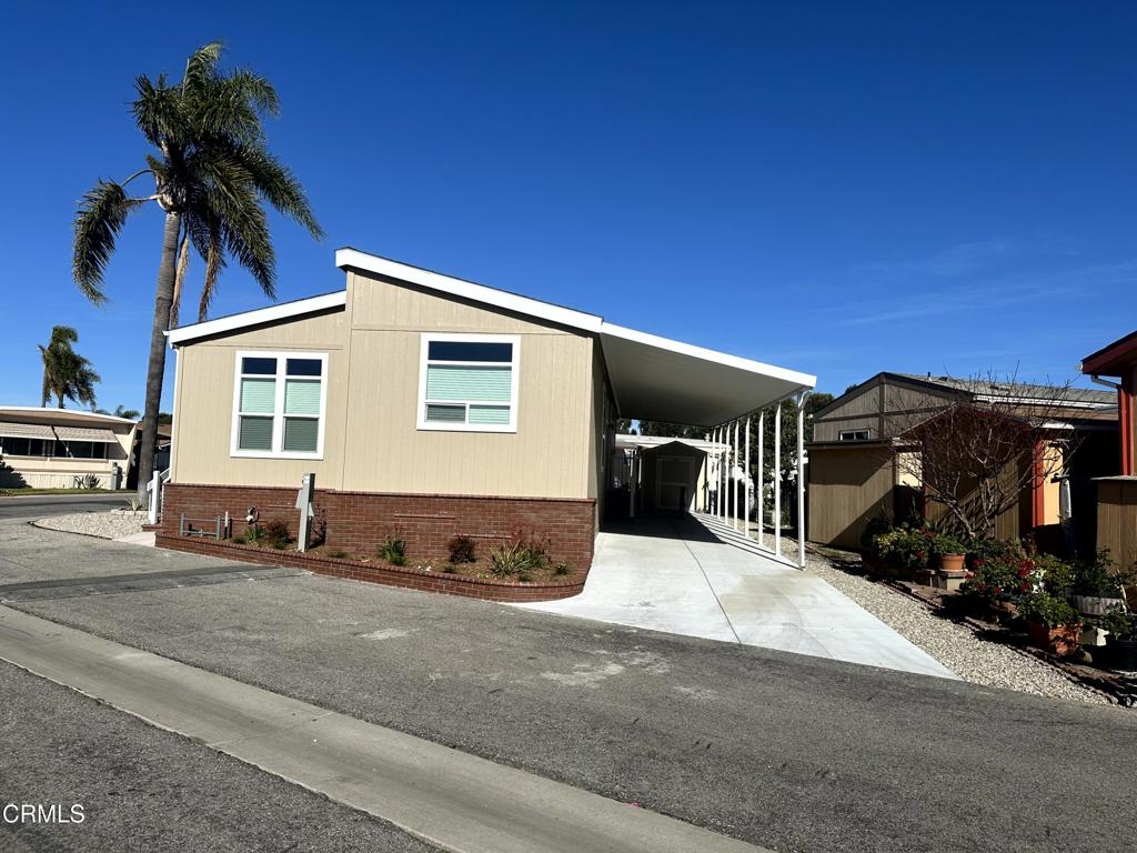 1585 Cherry Avenue 100