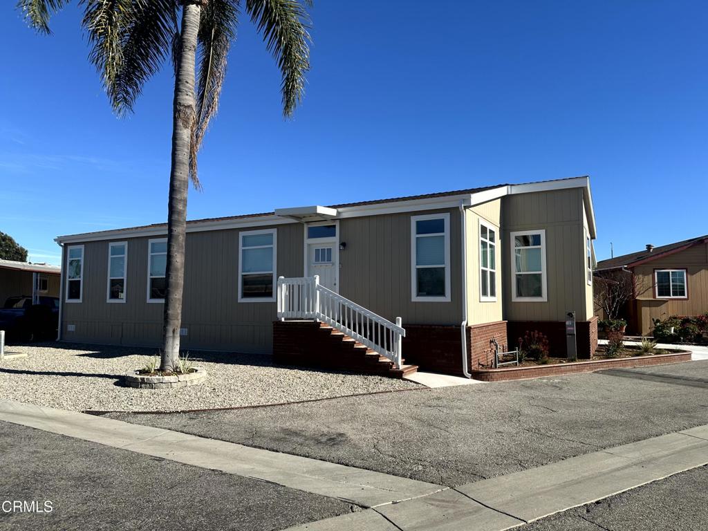 1585 Cherry Avenue 100