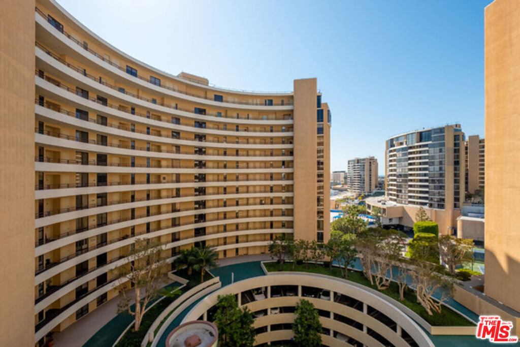 Marina Living at its finest. Enjoy the view of the marina and harbor from this large one-bedroom, one-bathroom condo in the prestigious Marina City club. This unit features an open floor plan with beautiful wood floors throughout. tons of natural light - Floor to ceiling windows - ample closets/storage space - Murphy Bed in one of the closets by the living room - spacious balcony with head-on Marina views including patio furniture - 1 Space parking - Lots of Guest Parking - Marina City Club Amenities: 6 tennis courts, 3 Swimming pools, Racquet Ball Courts, Paddle Tennis, 16,000 SF Gym, Free classes include Yoga, Pilates, aerobics & more. Full Bar Restaurant, Dry cleaning service, Carwash, & and 24-hour security guard gated.