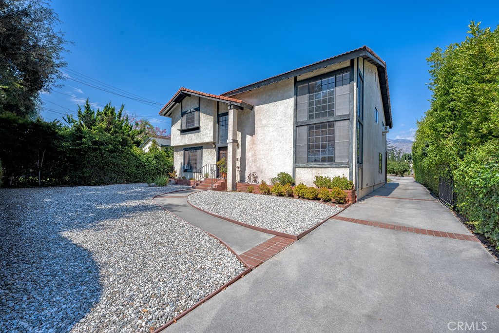 631 W Camino Real