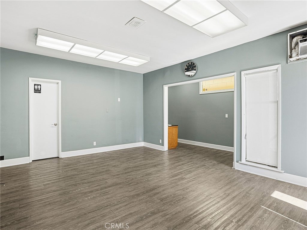 4105 W Magnolia Boulevard