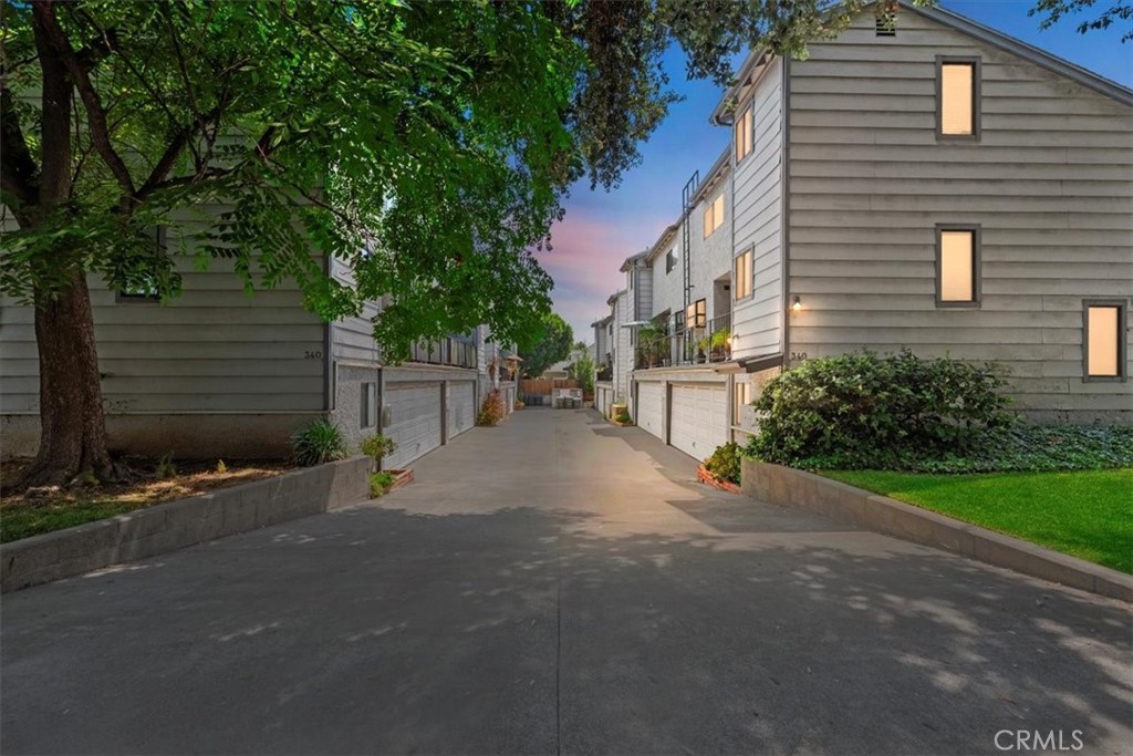 Discover this stunning Pasadena townhome nestled in the highly sought-after Washington Gardens community! Offering a perfect blend of elegance, comfort, and convenience, this beautifully maintained tri-level residence is designed for modern living. Spanning 1,035 sq. ft., it features 2 spacious bedrooms and 2 bathrooms, ideal for both daily life and entertaining.
Step inside to a bright and inviting living area adorned with recessed lighting, rich wood flooring, and abundant natural sunlight. The stylish kitchen boasts granite countertops, a gas range, oven, refrigerator, and range hood—perfect for culinary enthusiasts and hosting guests. The primary suite offers a walk-in closet and a luxurious, remodeled bathroom with a relaxing shower-in-tub and a walk-in shower, creating a spa-like retreat. The second bedroom is equally generous and filled with light, perfect for family, guests, or a productive home office.
Enjoy modern amenities including central air and heating, in-garage laundry with a gas dryer hookup, and a private rear-facing garage with single-door entry. Step outside to your own private patio—an ideal spot for morning coffee or evening unwinding.
Tucked away on a charming street lined with sidewalks and streetlights, this home provides the tranquility of a close-knit community while remaining minutes from Pasadena’s finest shopping, dining, entertainment, schools, and parks. Don’t miss this incredible opportunity to own a move-in ready townhome that perfectly combines Pasadena’s timeless charm with contemporary comforts. Schedule your private tour today and make this beautiful residence your new home!